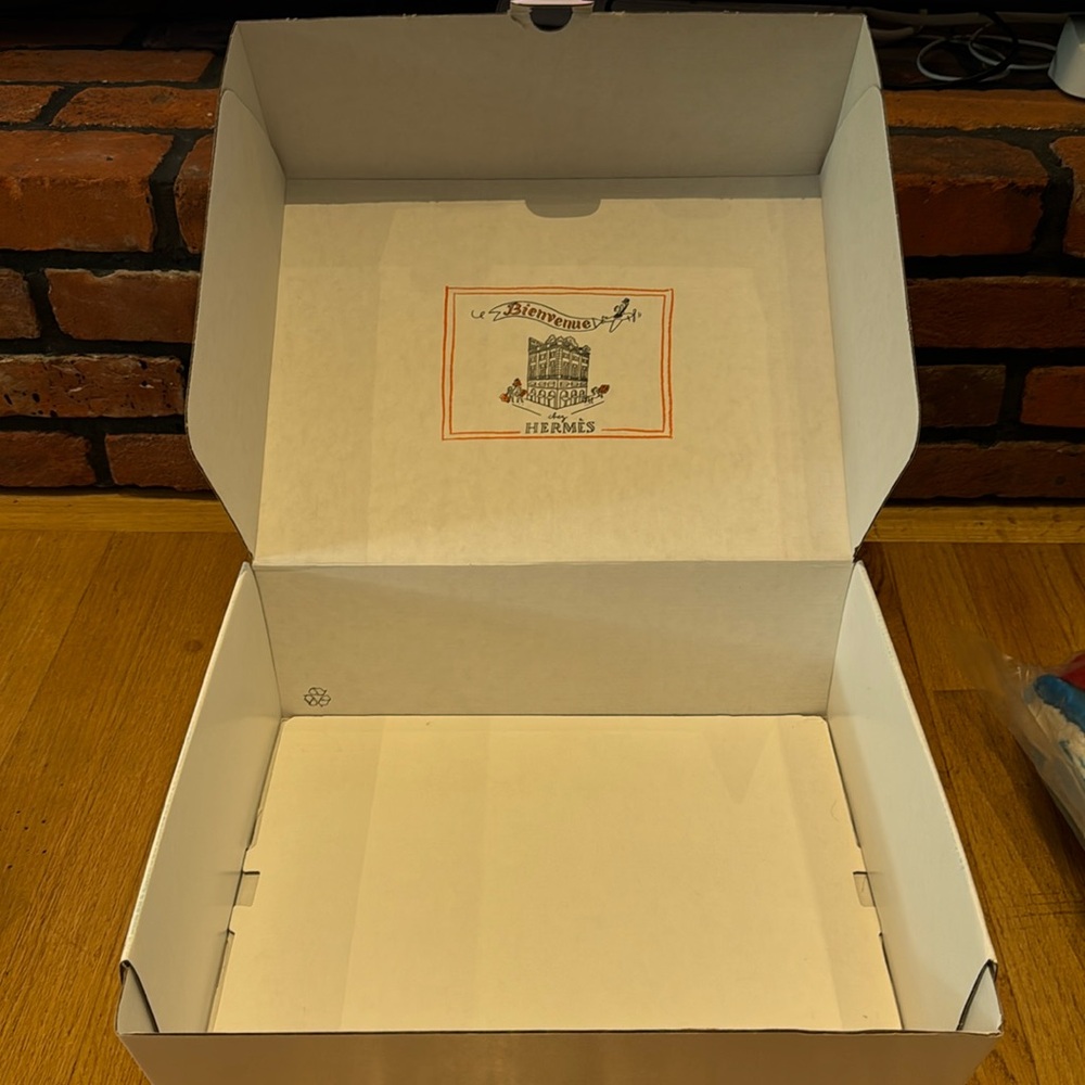 Hermes shipping box for necklace.